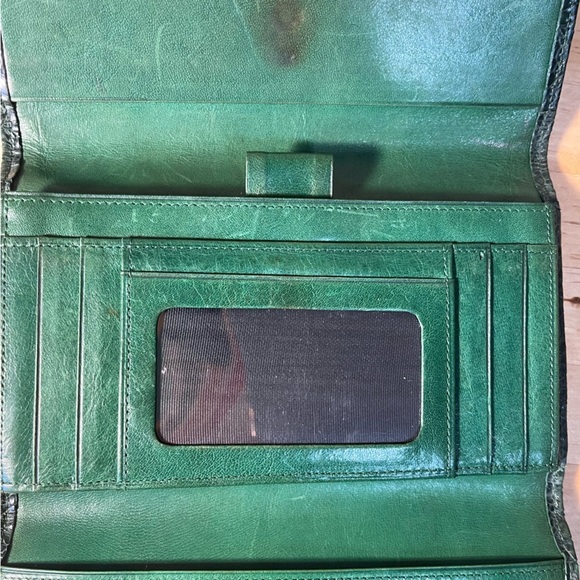Abas Avatar Alligator embossed green leather trifold wallet/organizer - Picture 9 of 16